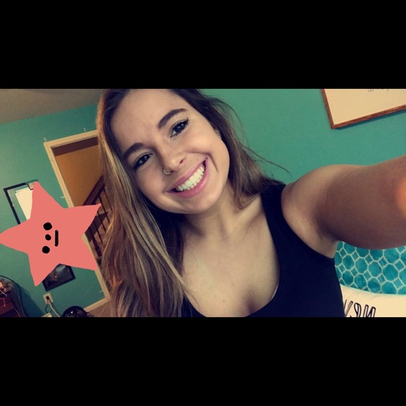 Meet your Posher, Lauren - Picture 1 of 1